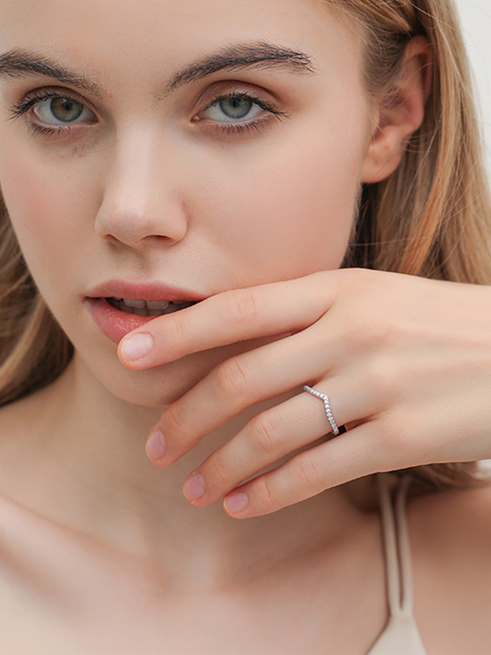 S925 Silver Moissanite V-Shaped Ring